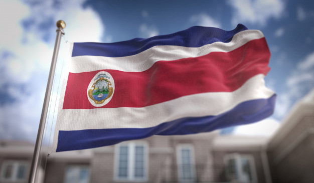 Costa Rica firma una ley que castiga el acoso sexual callejero