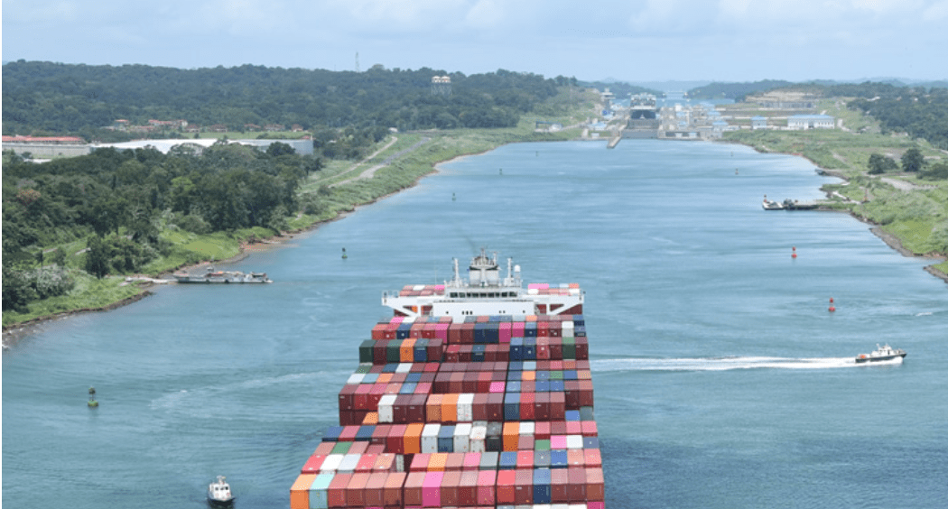 Plataforma marítima de SpaceX cruza el Canal de Panamá con ruta al Pacífico