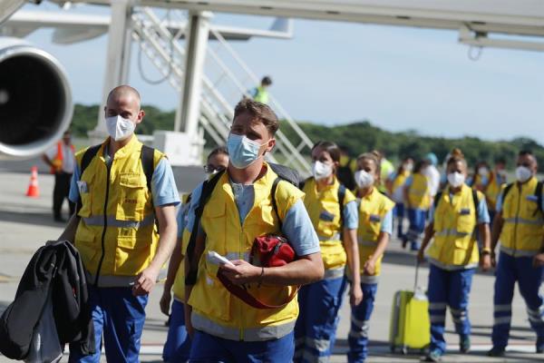 Grupo de sanitarios españoles llega a El Salvador para luchar contra pandemia