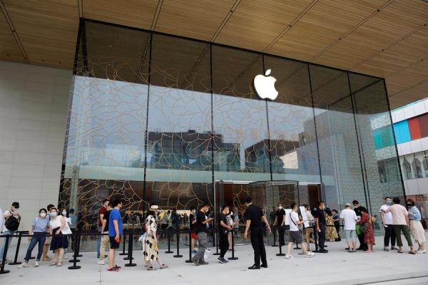 Apple reabre todas sus tiendas por primera vez desde marzo pasado