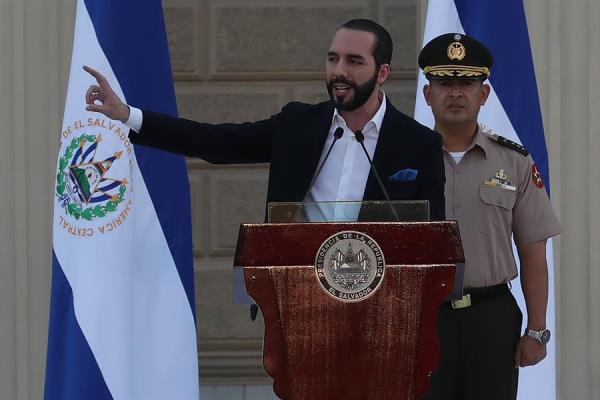 Ley de agentes extranjeros busca callar a los críticos en El Salvador, dice HRW