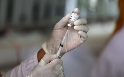 Moderna prepara lanzamiento mundial de su vacuna contra COVID-19