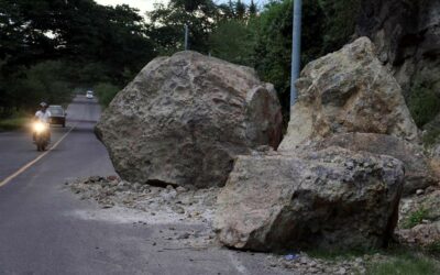 Circular por las carreteras de Honduras es peligroso por los derrumbes y otros daños