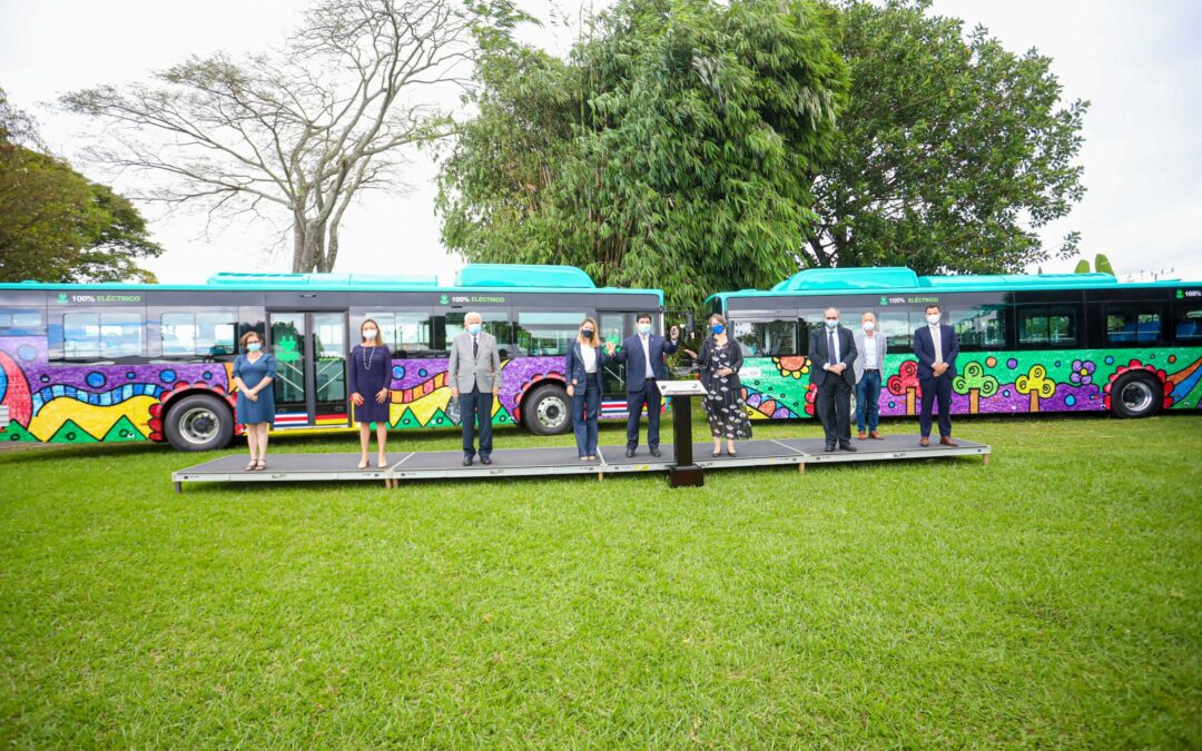 Costa Rica recibe oficialmente tres buses eléctricos donados por Alemania