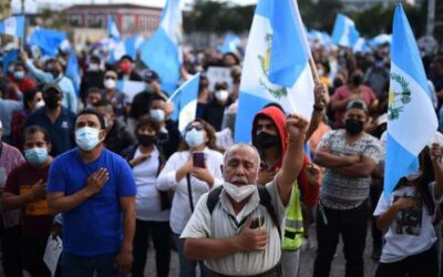 Guatemaltecos protestan por tercera semana consecutiva contra el presidente
