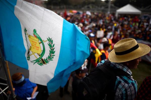 Cientos de indígenas protestaron contra Giammattei en Guatemala con bloqueos