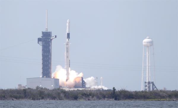 SpaceX envía con éxito un satélite espía en su última misión de 2020