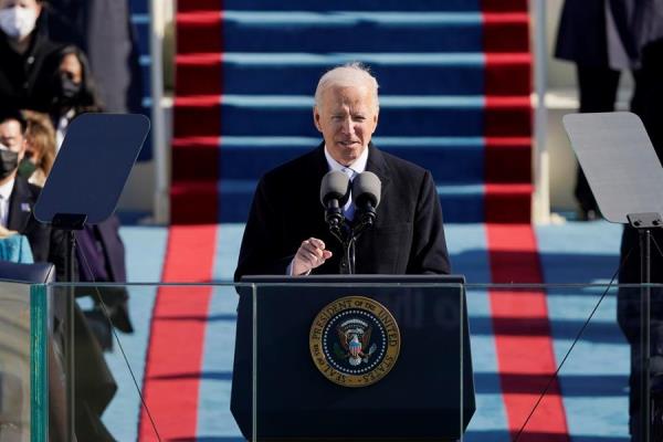 Inmigración y la violencia con armas, las piedras en el zapato de Biden