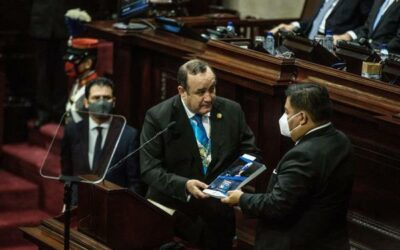 Guatemala: Giammattei llega a su primer año de Gobierno distanciado de su vicepresidente