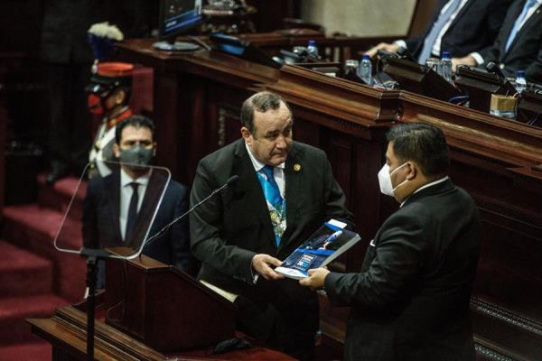 Guatemala: Giammattei llega a su primer año de Gobierno distanciado de su vicepresidente