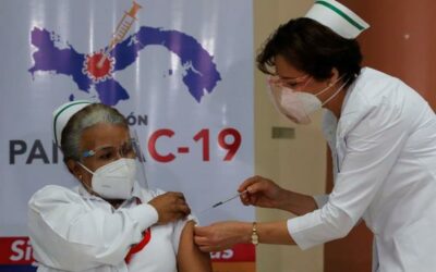 Panamá arranca la vacunación contra el Covid-19 con una drástica reducción de dosis