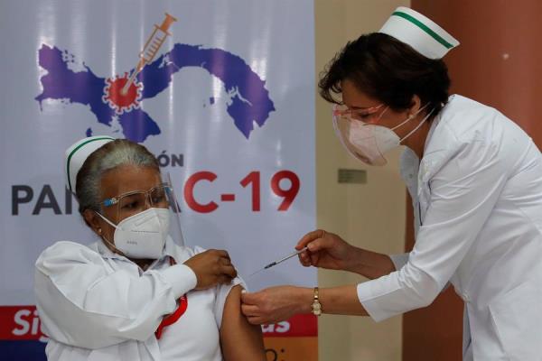 Panamá arranca la vacunación contra el Covid-19 con una drástica reducción de dosis