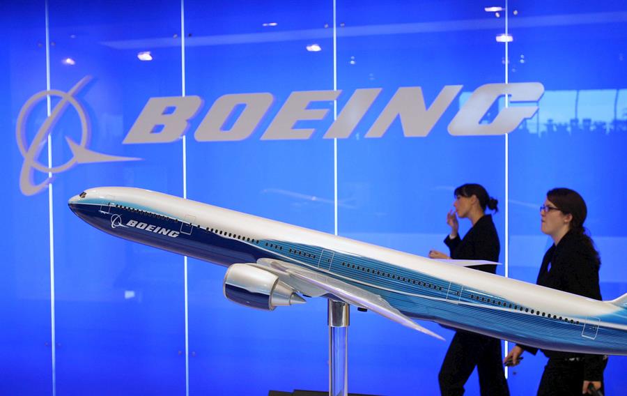 Boeing recomienda suspender vuelos del modelo 777 tras incidente