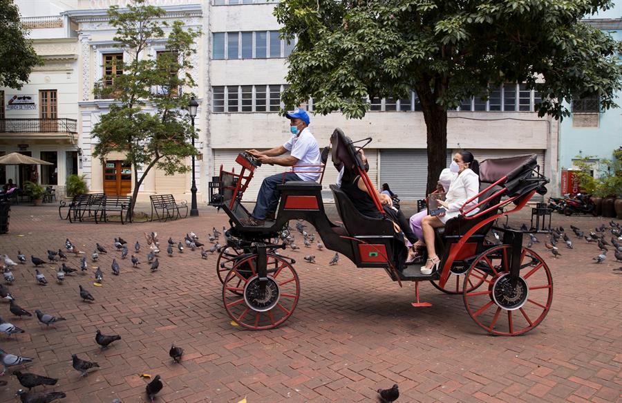 Rep. Dominicana: Santo Domingo cambia los coches de caballos por carruajes eléctricos