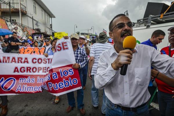 La reforma al empleo público, un polémico plan para bajar el gasto en Costa Rica