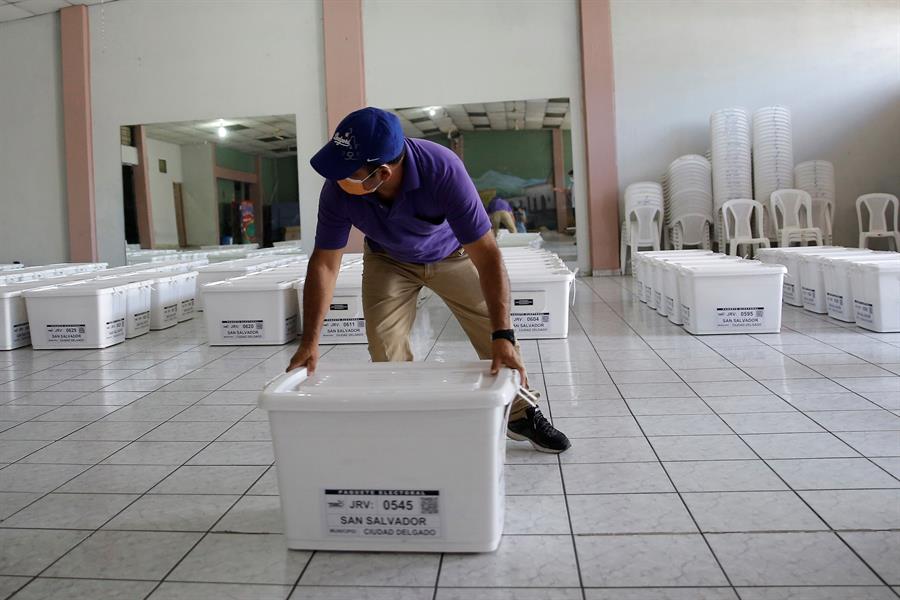 Salvadoreños reflexionan su voto para unas elecciones atípicas por el Covid-19