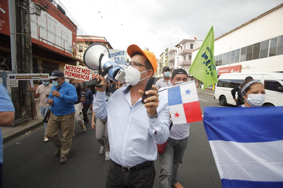 Extranjeros marchan contra proyecto que amenaza su residencia legal en Panamá
