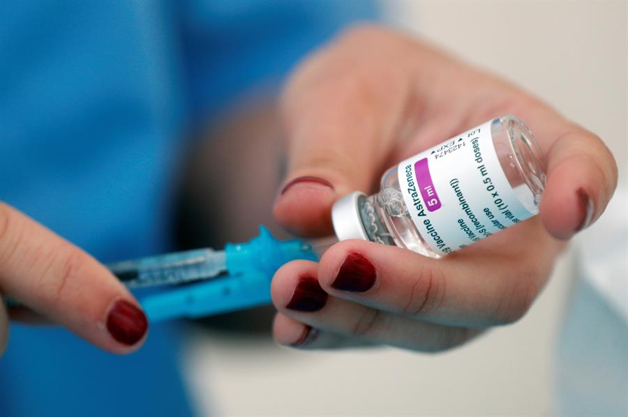 Varios países europeos paran la vacuna de AstraZeneca por precaución