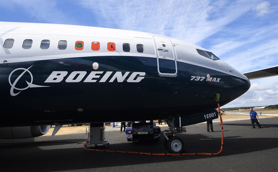 Aviación de EE.UU. recomienda una inspección de las puertas de todos los Boeing 737-900