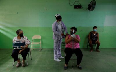 Panamá vacuna a docentes con miras a la ansiada reapertura de las escuelas