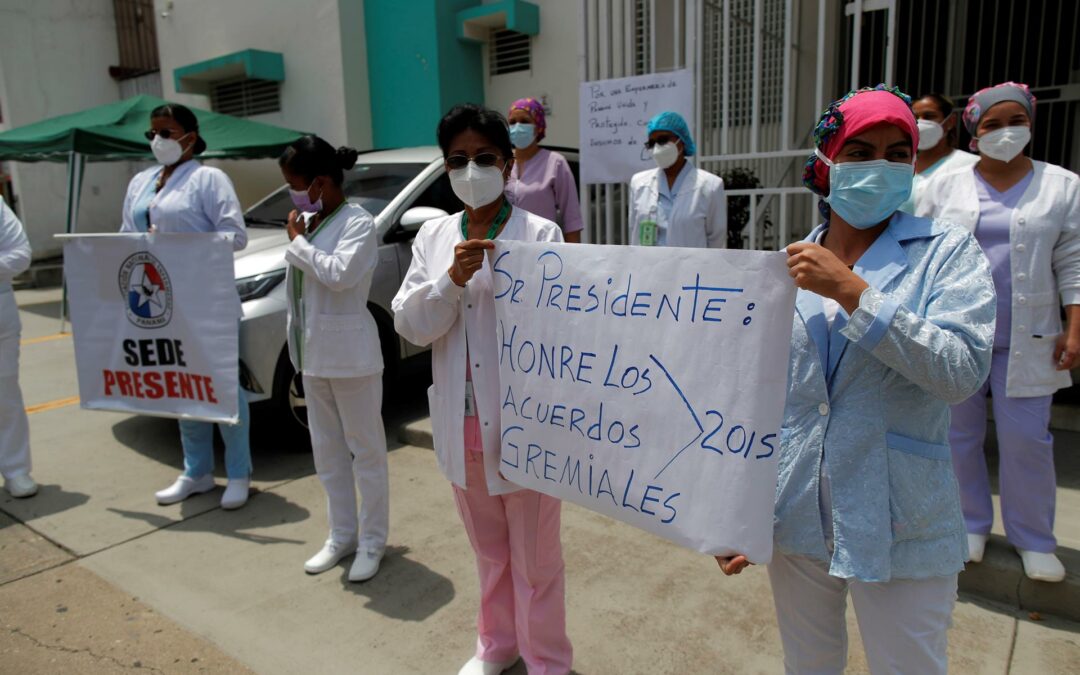 Enfermeras de Panamá protestan con una huelga contra su inestabilidad laboral