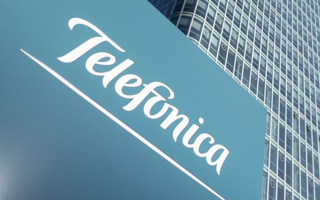 Telefónica cae más del 2 % en bolsa tras vender su filial en El Salvador