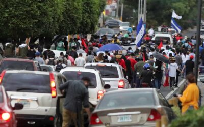 Hondureños marchan contra las Zonas de Empleo en el aniversario del golpe de Estado