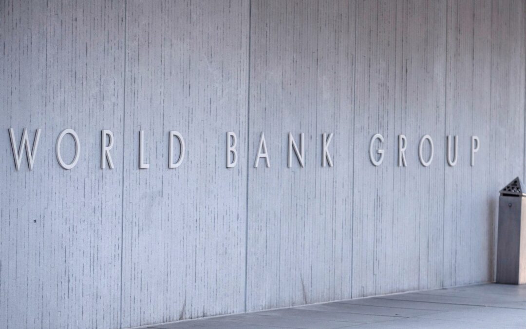 Deuda de los países más pobres se disparó en 2020, alerta el Banco Mundial