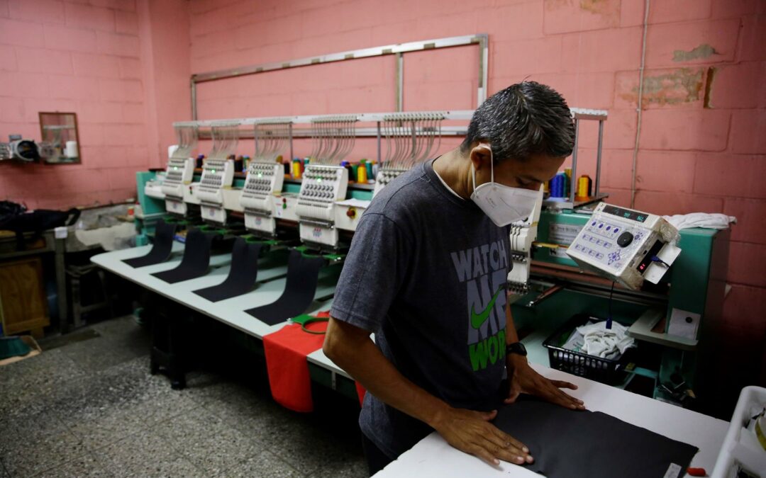 Entra en vigencia un aumento del 20 % al salario mínimo en El Salvador