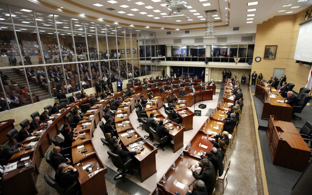 Parlamento de Panamá aprueba ley que regula el uso medicinal del cannabis