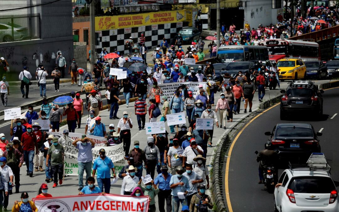 Salvadoreños protestan nuevamente contra el Gobierno de Bukele y sus decisiones