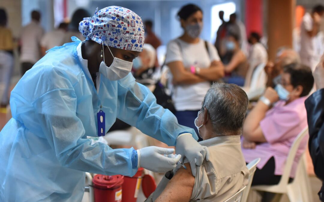 Gobierno de Costa Rica elimina el uso de la mascarilla y se retracta sobre las vacunas
