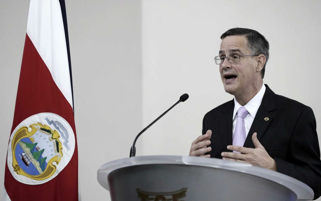 Jefe del tribunal electoral de Costa Rica dimite por la candidatura de su cuñada