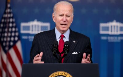 Biden se replantea algunas de sus medidas anticovid ante el avance de ómicron