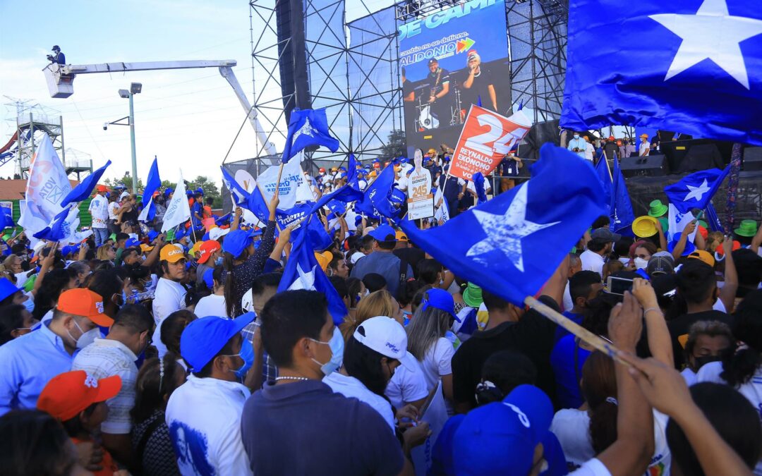 Hondureños en el extranjero lamentan que no podrán elegir presidente del país