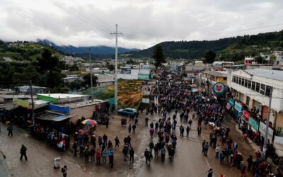 Campesinos guatemaltecos bloquean 16 carreteras en protesta contra Giammattei