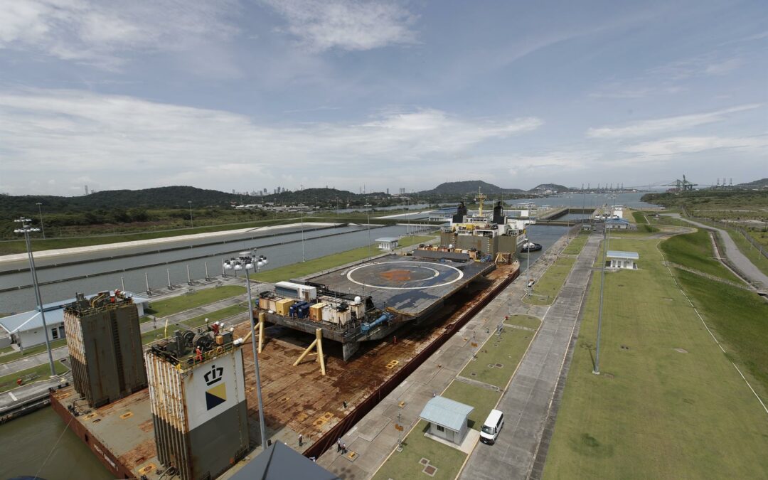 Canal de Panamá aumentará a 24 los tránsitos diarios a partir de enero 2024