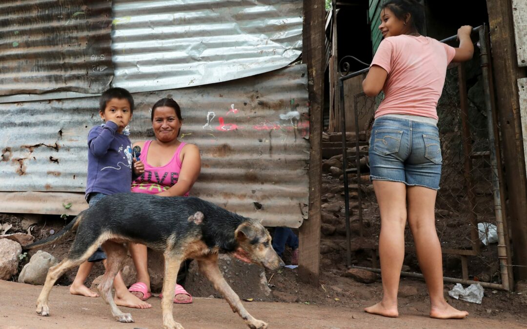 Niños pobres y sin tecnología, excluidos de las aulas de clases en Honduras