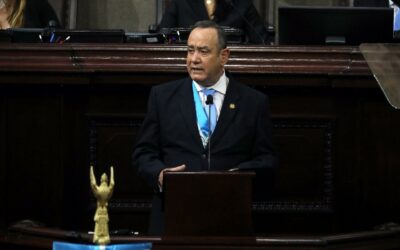 Giammattei cumple la mitad de su mandato en Guatemala marcado por la impopularidad