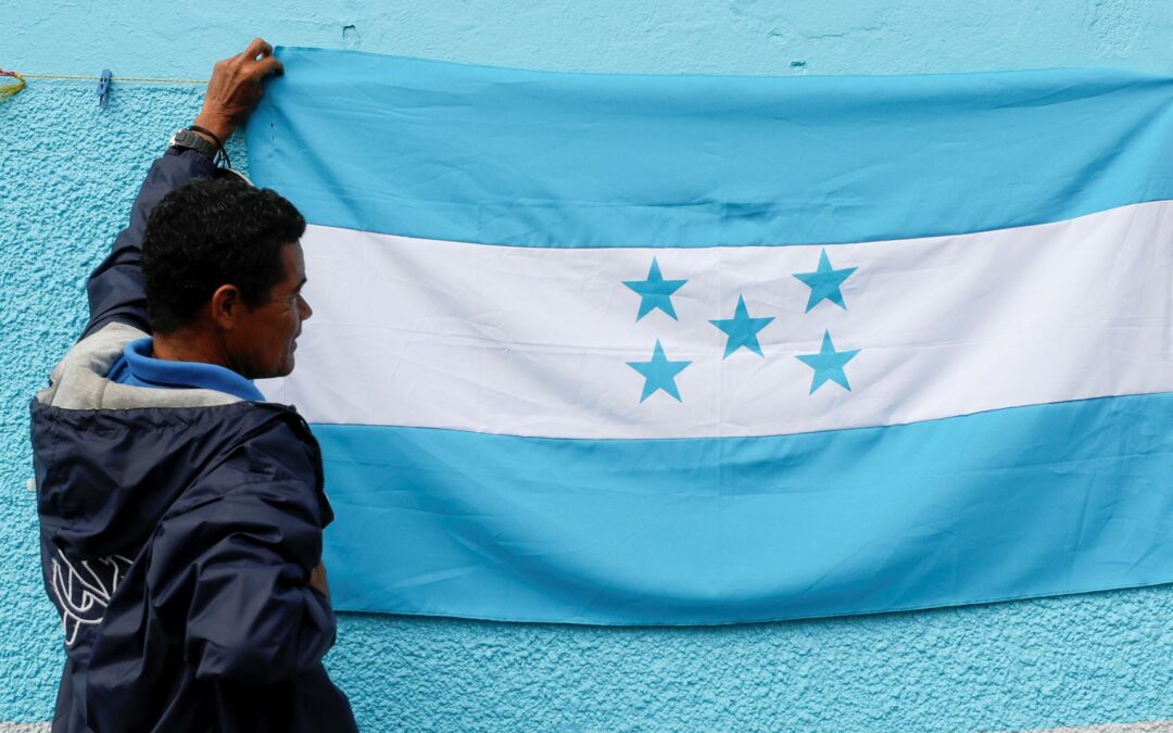 Xiomara Castro marcará el fin del bipartidismo y retomará el color original de la bandera en Honduras