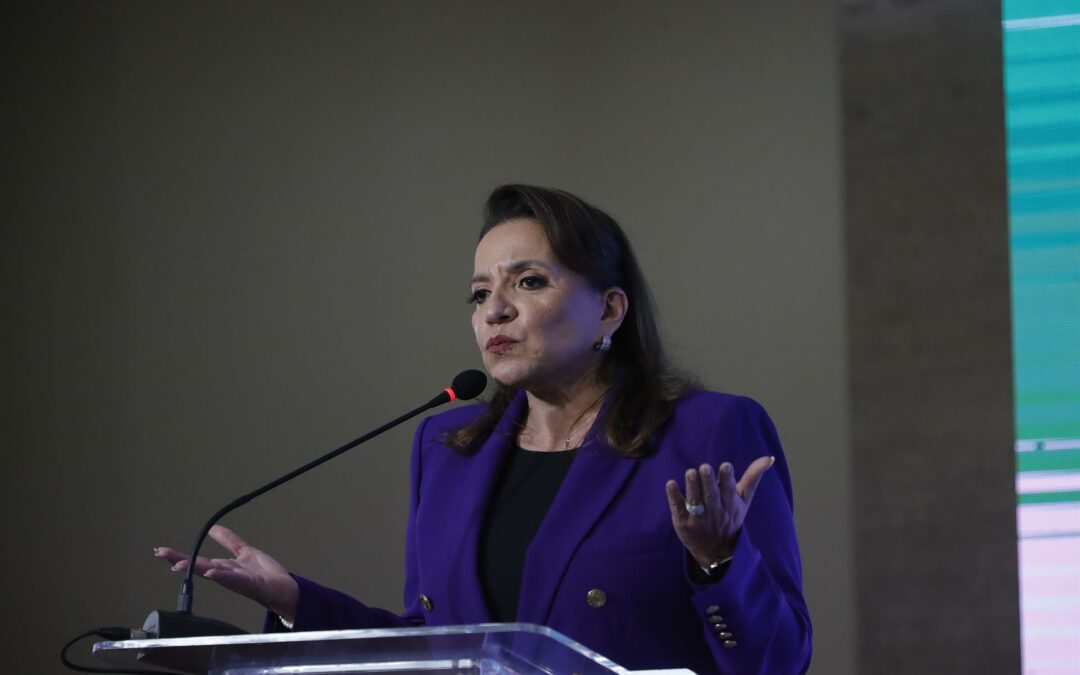 Presidenta hondureña dice a transportistas que no hay diálogo si siguen en paro