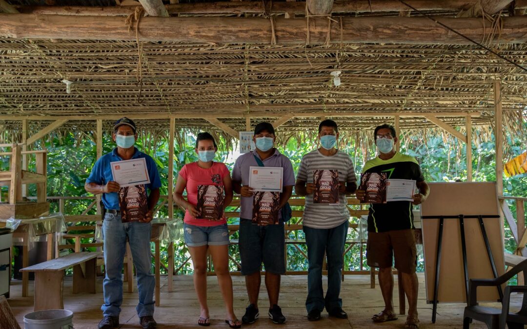 Costa Rica: Centro de soluciones de la EARTH ayuda a la construcción de comunidades rurales