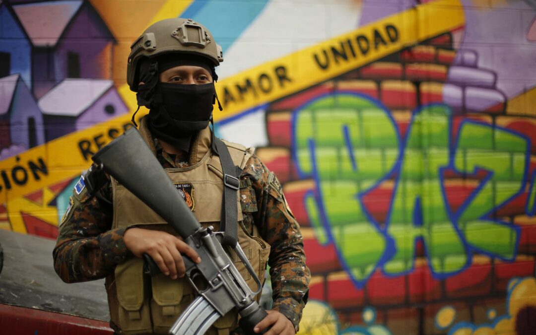 Homicidios bajan en El Salvador y el Gobierno pide más facultades contra los maras