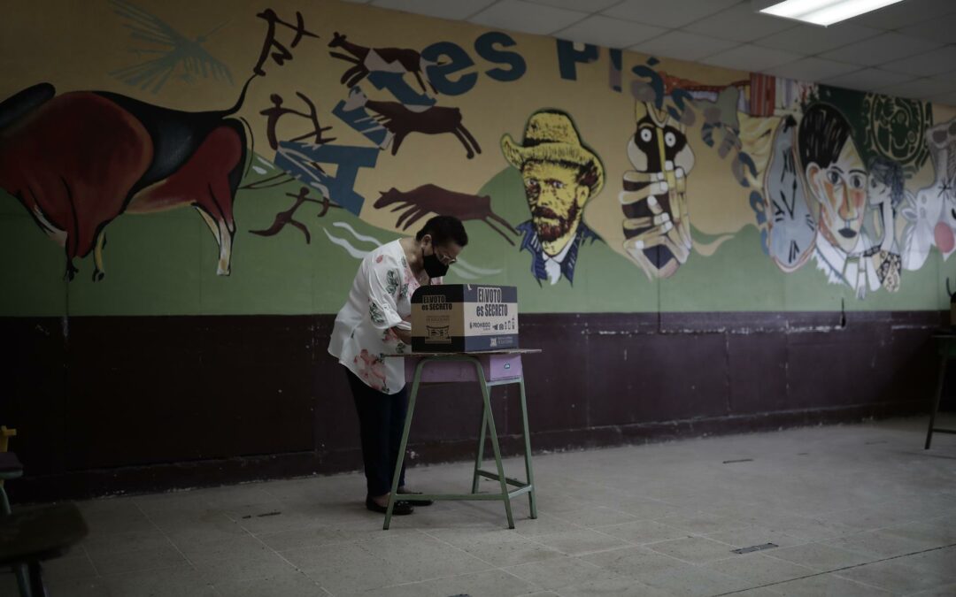Costarricenses descontentos votarán entre el «cambio» o la «experiencia»