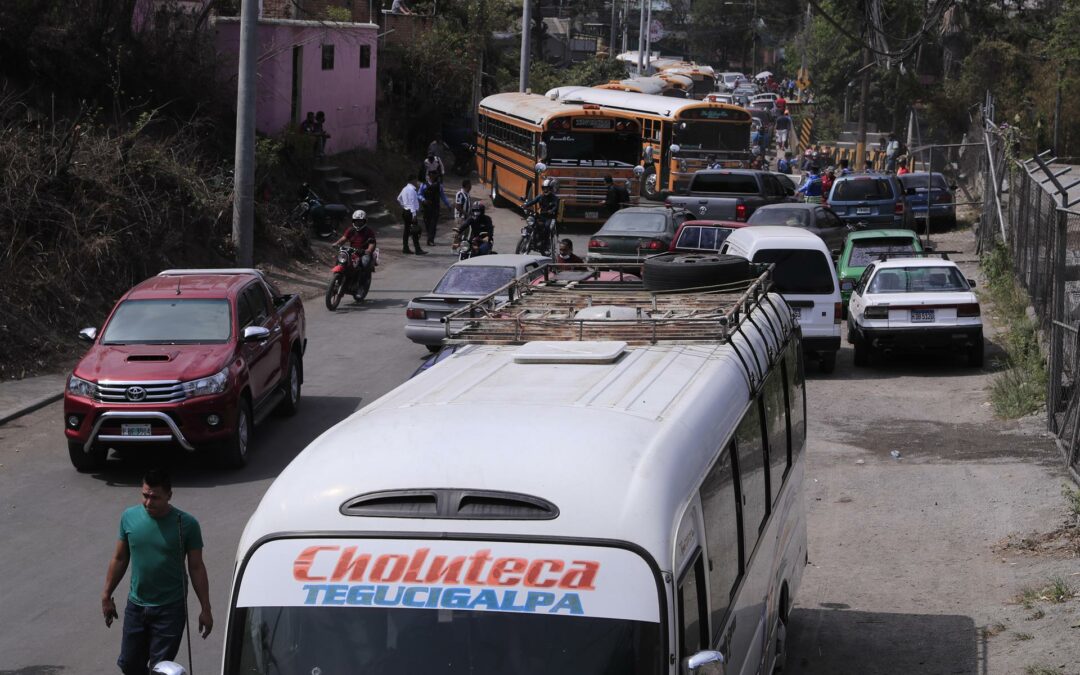 Paralizado el transporte público en Honduras que exige un aumento de tarifas