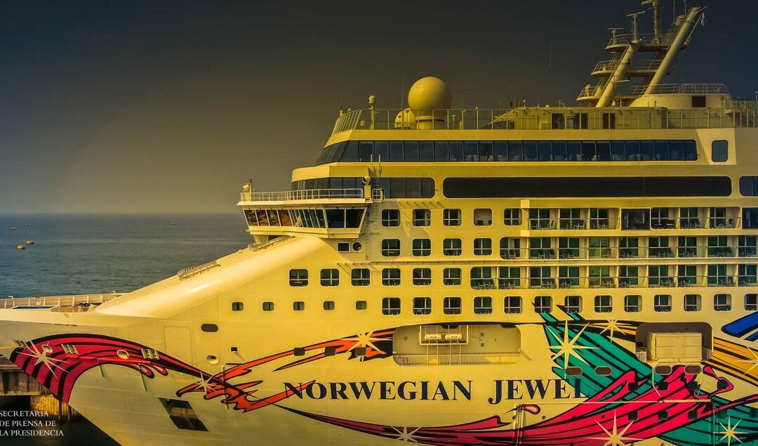 El Salvador recibe al crucero Norwegian Jewel,la embarcación turística más grande que llega a ese país