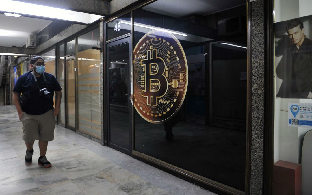 Bitcóin sube más de un 6 % y recupera los US$30.000