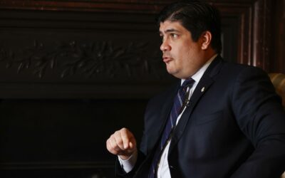 Presidente Carlos Alvarado veta un artículo de ley que limitaba la libertad de prensa en Costa Rica