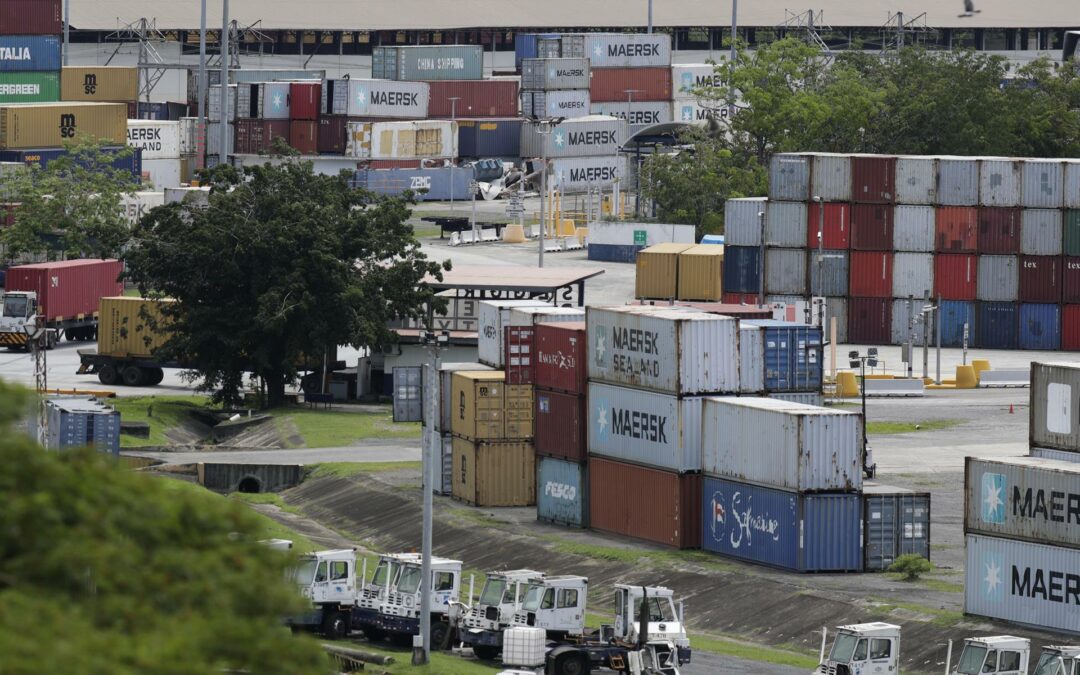 Un sector logístico global al límite deja en Centroamérica alza de precios