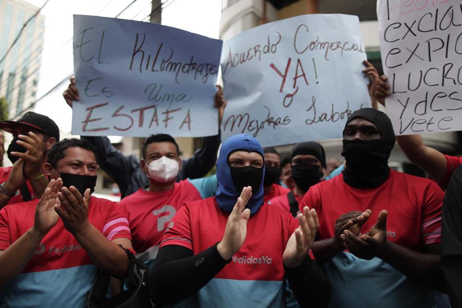 Repartidores de PedidosYa en paro por mejores condiciones laborales en Panamá